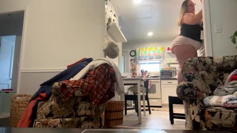 LauLauMa online show from 01-23-25, 03:11