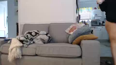 LauLauMa online show from 02-15-25, 06:44