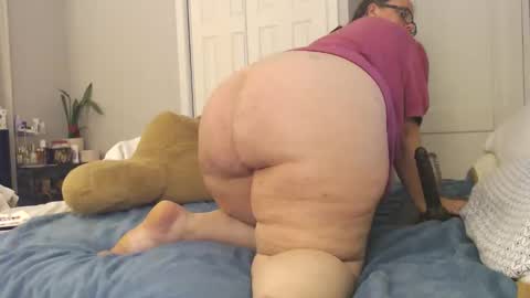 Snapshot of laulauma chatting on 05-27-26, 01:57 LauLauMa online show from 05-27-26, 01:57