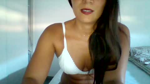 Snapshot of laura69800 chatting on 07-02-26, 05:52 Laura online show from 07-02-26, 05:52