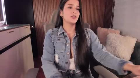 laura cruz online show from 06-20-26, 05:10
