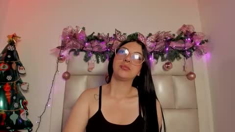 laura__js_ online show from 12-20-25, 04:19