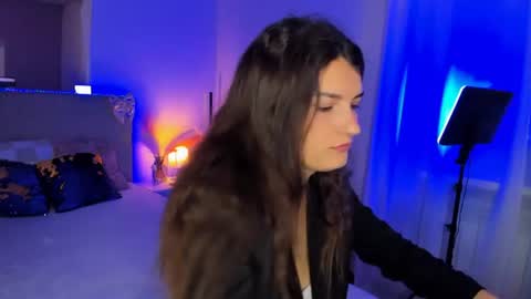 Laura online show from 06-13-26, 05:05