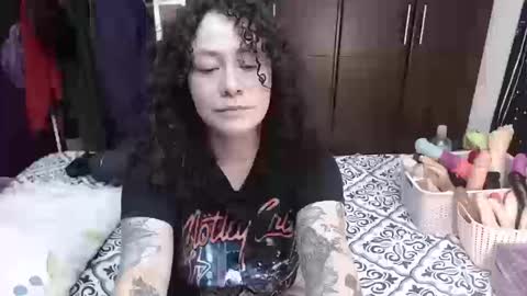  Wen  online show from 09-25-25, 04:43