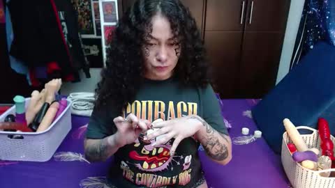  Wen  online show from 10-15-25, 06:19