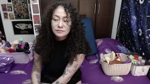  Wen  online show from 10-22-25, 04:29