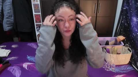  Wen  online show from 11-21-25, 08:18