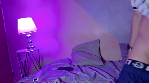 Snapshot of laura_and_kevin chatting on 09-18-25, 03:47 laura_and_kevin online show from 09-18-25, 03:47