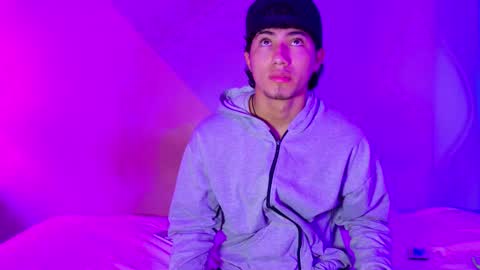 Snapshot of laura_and_kevin chatting on 10-02-25, 03:08 laura_and_kevin online show from 10-02-25, 03:08