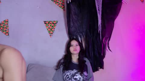 Snapshot of laura_and_kevin chatting on 10-09-25, 04:49 laura_and_kevin online show from 10-09-25, 04:49