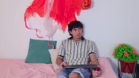 Snapshot of laura_and_kevin chatting on 10-18-25, 02:51 laura_and_kevin online show from 10-18-25, 02:51