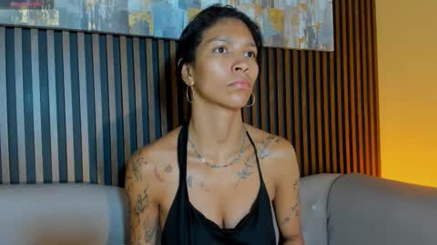 Laura online show from 02-04-26, 12:44