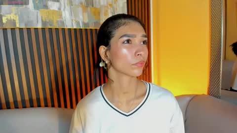 Laura online show from 03-25-26, 12:33