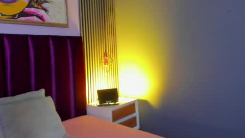 Laura online show from 04-11-26, 12:04