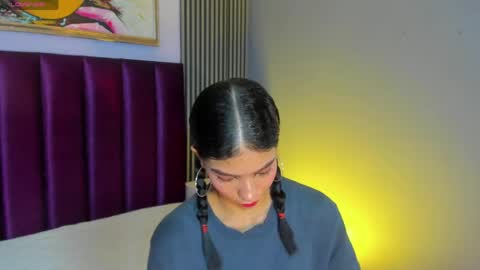 Laura online show from 04-25-26, 12:30