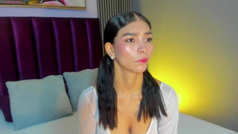 Laura online show from 04-26-26, 12:25