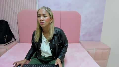 laura_aura26 online show from 05-07-26, 02:11