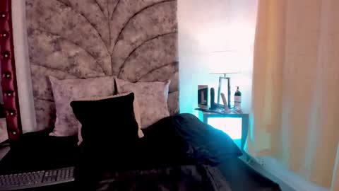 Laura Bassi online show from 03-04-26, 03:56