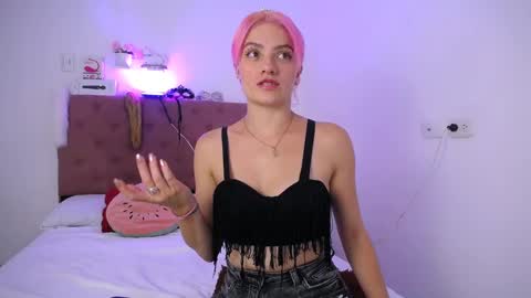 Snapshot of laura_candy02 chatting on 01-23-25, 06:56 LAURA online show from 01-23-25, 06:56