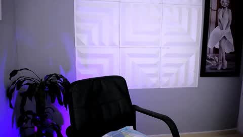 Snapshot of laura_candy02 chatting on 11-27-25, 05:15 LAURA online show from 11-27-25, 05:15