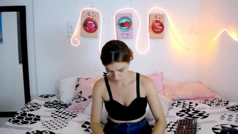 LAURA online show from 04-27-26, 03:10