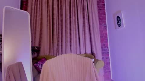 Laura online show from 12-23-24, 02:35