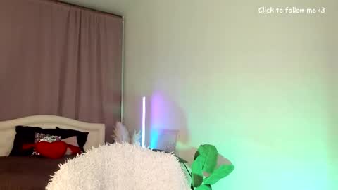 Laura online show from 10-17-25, 07:27