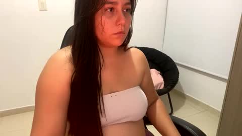 Snapshot of laura_d23 chatting on 10-27-25, 11:20 laura online show from 10-27-25, 11:20