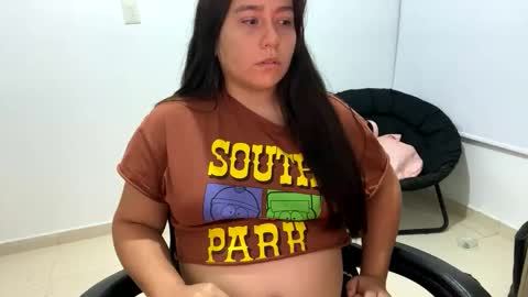 Snapshot of laura_d23 chatting on 11-10-25, 10:53 laura online show from 11-10-25, 10:53