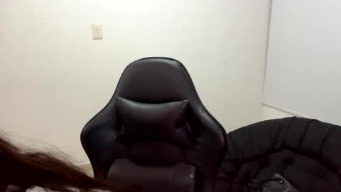 Snapshot of laura_d23 chatting on 11-19-25, 11:49 laura online show from 11-19-25, 11:49