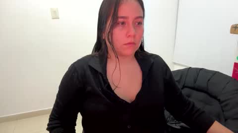 Snapshot of laura_d23 chatting on 11-23-25, 11:48 laura online show from 11-23-25, 11:48