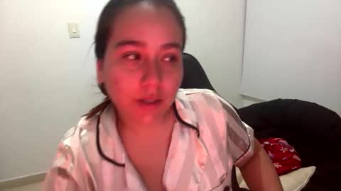 Snapshot of laura_d23 chatting on 12-04-25, 12:31 laura online show from 12-04-25, 12:31