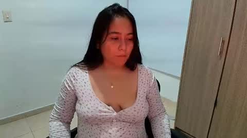 Snapshot of laura_d23 chatting on 12-14-25, 11:31 laura online show from 12-14-25, 11:31