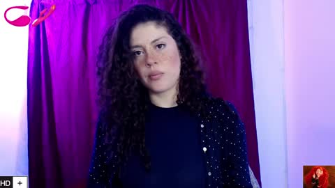 Snapshot of laura_fountain_ chatting on 02-19-25, 06:21 weedcam Curly Laura OF    online show from 02-19-25, 06:21
