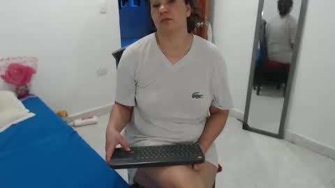 laura_foxx2379 online show from 11-28-25, 06:32