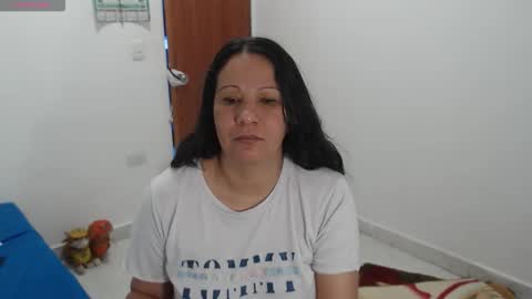laura_foxx2379 online show from 02-04-26, 03:40