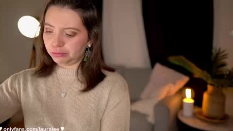 Laura Lee. online show from 09-12-25, 02:00