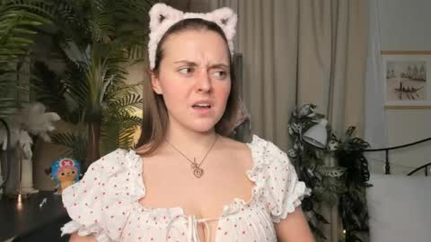 Snapshot of laura_mutti chatting on 05-15-26, 04:03 Samantha online show from 05-15-26, 04:03