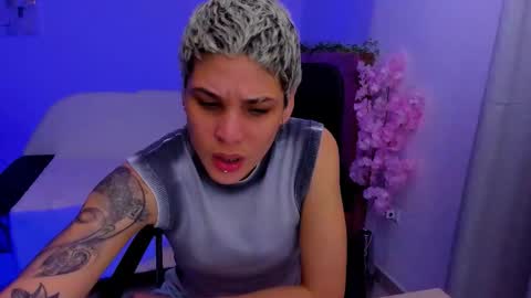 Snapshot of laura_r23 chatting on 11-02-25, 11:29 Laura Rose online show from 11-02-25, 11:29