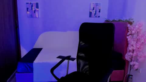 Snapshot of laura_r23 chatting on 11-03-25, 05:25 Laura Rose online show from 11-03-25, 05:25