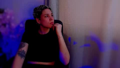 Snapshot of laura_r23 chatting on 11-16-25, 06:02 Laura Rose online show from 11-16-25, 06:02