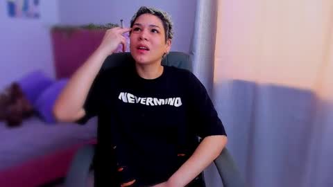 Snapshot of laura_r23 chatting on 11-21-25, 04:38 Laura Rose online show from 11-21-25, 04:38