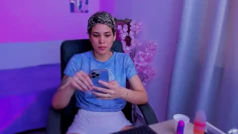 Snapshot of laura_r23 chatting on 11-29-25, 08:23 Laura Rose online show from 11-29-25, 08:23