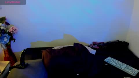 Snapshot of laura_sinner chatting on 06-26-26, 06:56 Laura online show from 06-26-26, 06:56