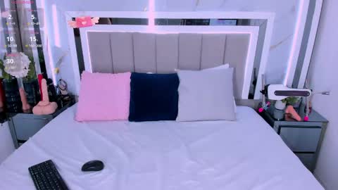 Laura Smith online show from 04-25-26, 10:51