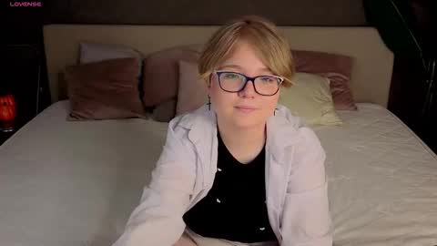 Laura online show from 02-09-26, 02:04