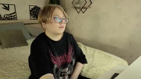 Laura online show from 02-27-26, 08:03