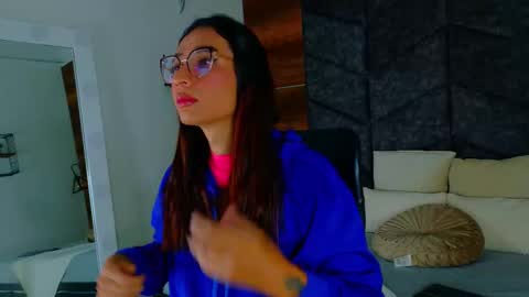 lauraagomezz__ online show from 10-19-25, 11:44