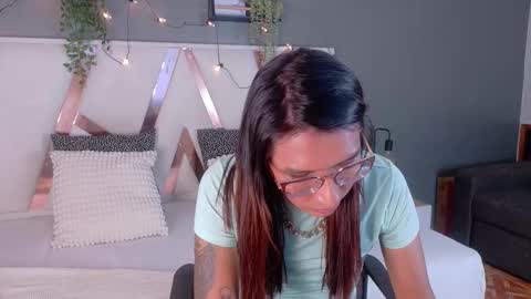 lauraagomezz__ online show from 10-20-25, 08:42