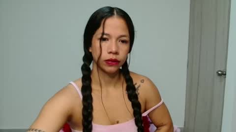 lauracb          online show from 11-19-25, 07:19